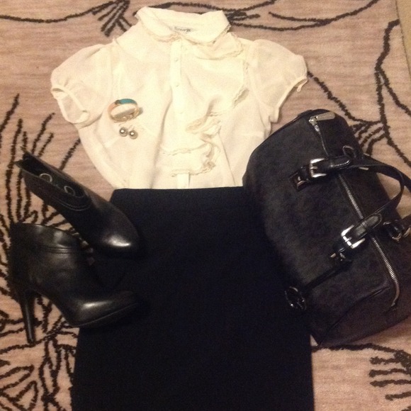 *🙋SOLD IN BUNDLE** - Picture 4 of 4