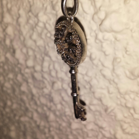 Skeleton key set in black & white diamonds - Picture 4 of 4