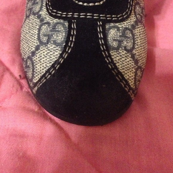 🎉Sold🎉Toddler Gucci's Size 24 - Picture 3 of 4