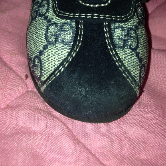 🎉Sold🎉Toddler Gucci's Size 24 - Picture 4 of 4