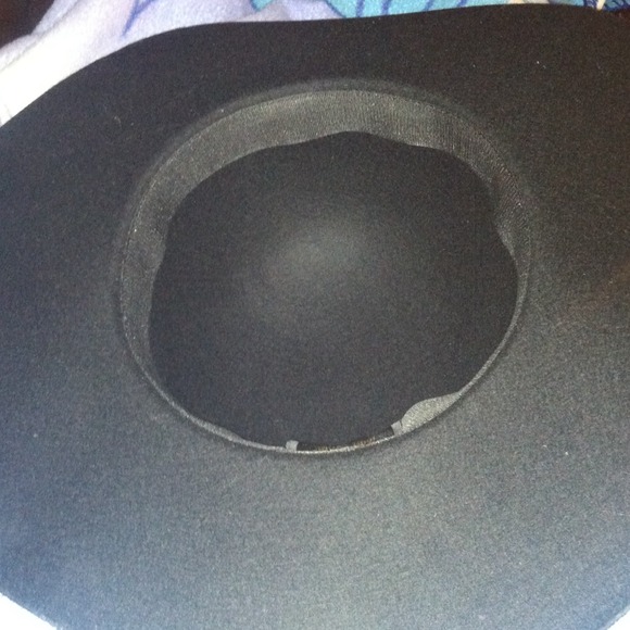 Wool hat - Picture 2 of 3