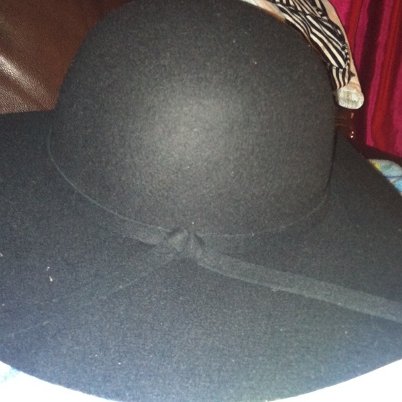 Wool hat - Picture 3 of 3