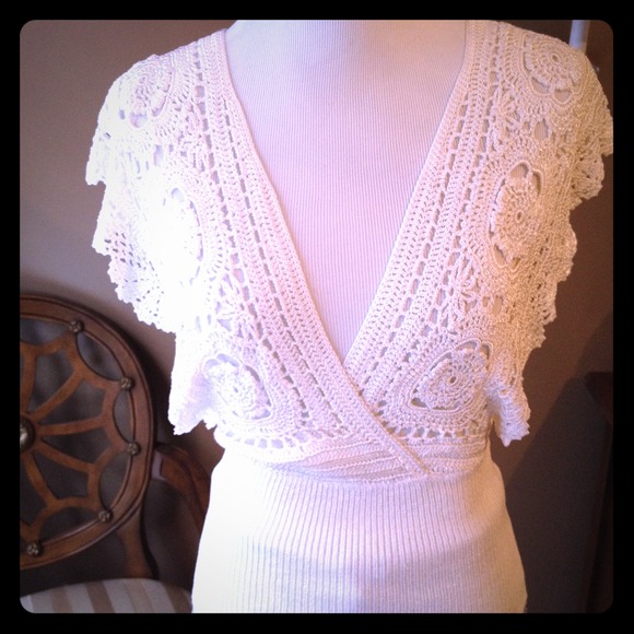 White/black white sweater