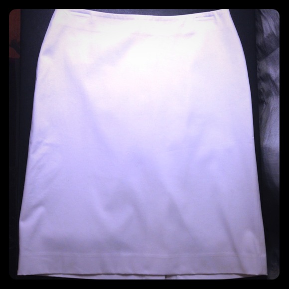 Jones New York signature white skirt