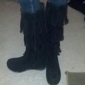 Fringe boots