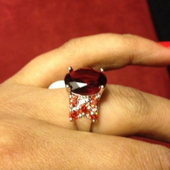 Beautiful ring! - Picture 2 of 3