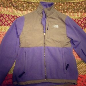 Women's large purple Northface. Zipper broken