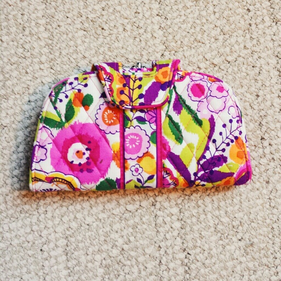 NWOT Vera Bradley clutch/wallet - never used