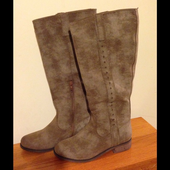 New Mia Piper Taupe Boots 8