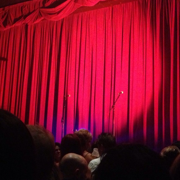 Glass of fashion & mold of form- WH Cooper - Picture 4 of 7