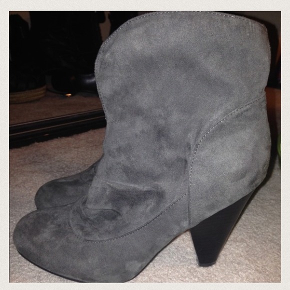 NAME UR PRICE!! Sexy Guess booties