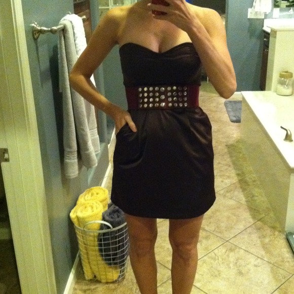Brown strapless dress with pockets - Picture 1 of 3