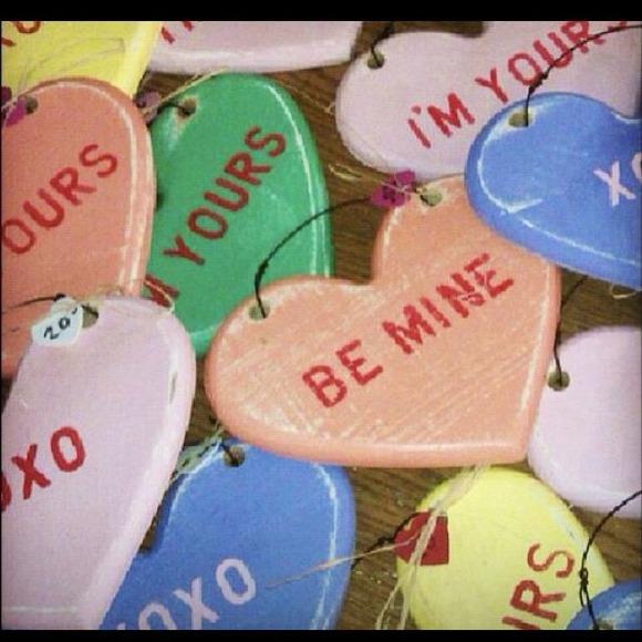 Brandy Melville cut out wood heart