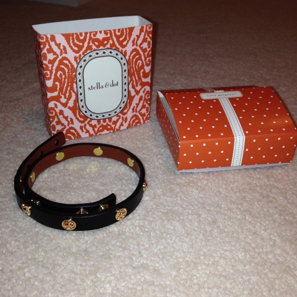 Women's leather bracelet