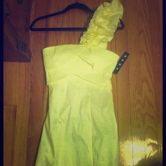 White one shoulder dress - Picture 1 of 1