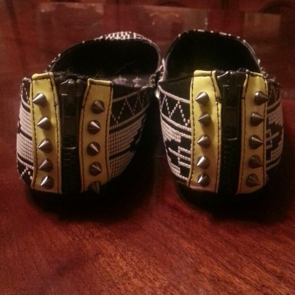 *BUNDLED* Studded Betsyville Flats - Picture 2 of 4