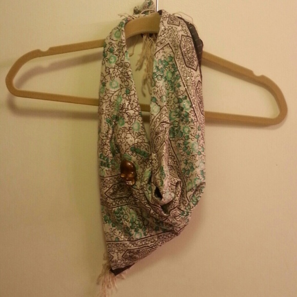 Bundles! Neck scarf. Fringe with brown n green L