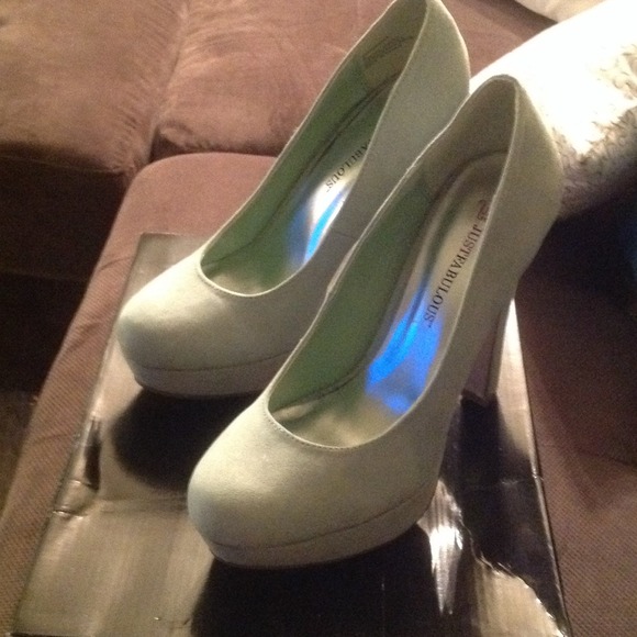 Brand new just fab mint green size 8 heels