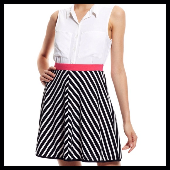 ❗️RESERVED FOR EMMIE ❗️Black White Skater Skirt - Picture 3 of 3