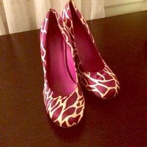 Giraffe pumps