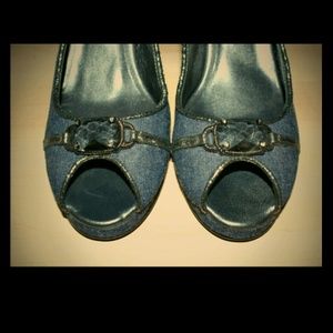 NEW *Size 9.5M* Beverly Feldman Denim Pumps