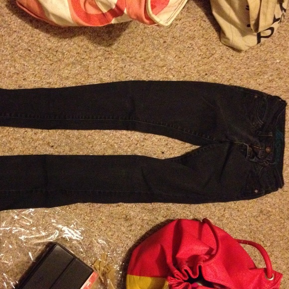 black denim skinny jeans.