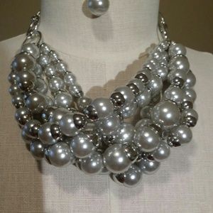 Boutique Chunky necklace set