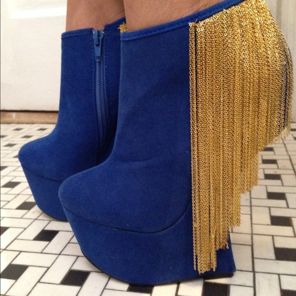 ✨🎉HOST PICK 🎉 ✨✨Privileged Moks bootie ! ✨