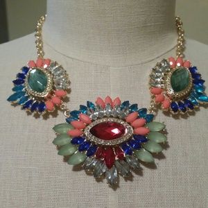 Boutique necklace set