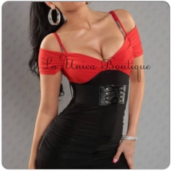 ⬇⬇⬇Reduced Red and Black blouse🎈⬇⬇⬇⬇⬇