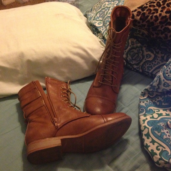 Cathy Jean combat boots - Picture 2 of 3