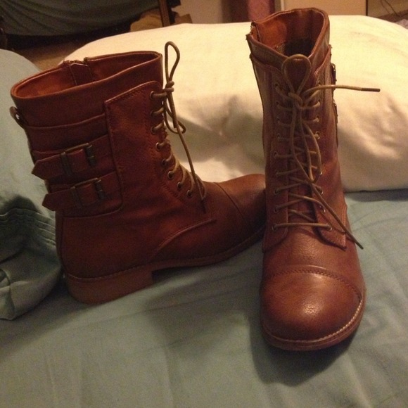 Cathy Jean combat boots - Picture 3 of 3