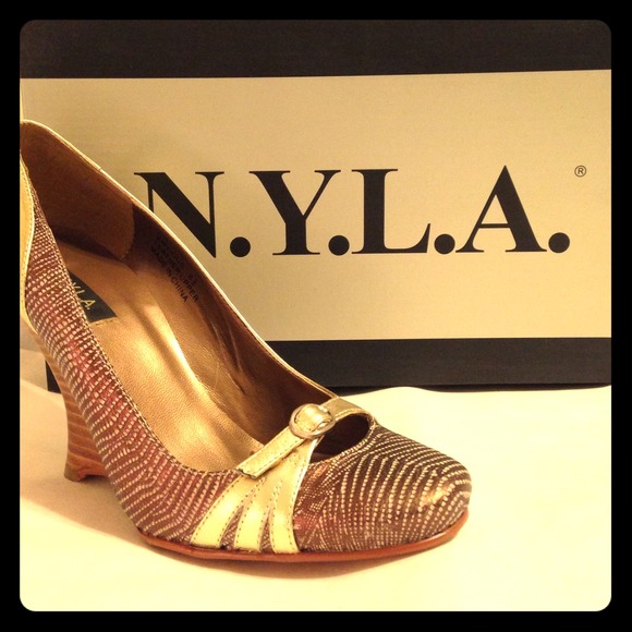 NYLA wedges Size 6 1/2