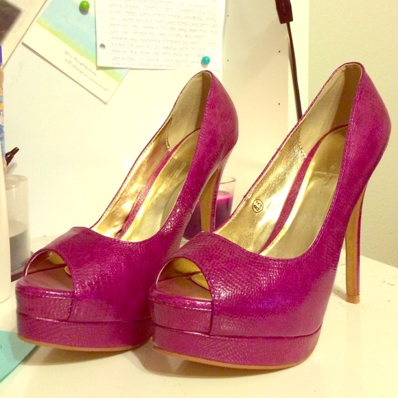 Never worn magenta peep toe! Size 8.5