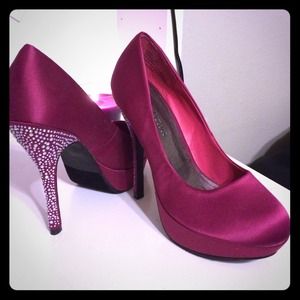 Magenta pumps rhinestone heel! Never worn!!! S 8.5