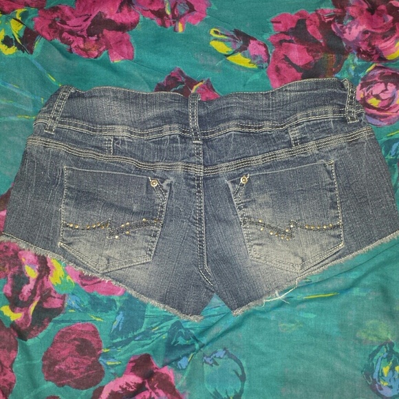 Distressed denim shorts - Picture 2 of 3