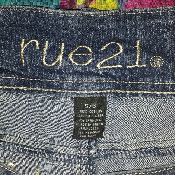 Distressed denim shorts - Picture 3 of 3