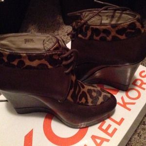 SALE!! Michael Kors leather platform bootie