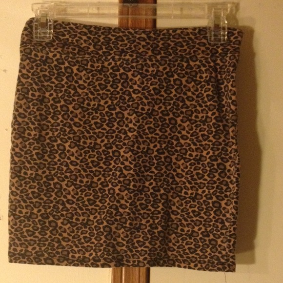 leopard mini skirt