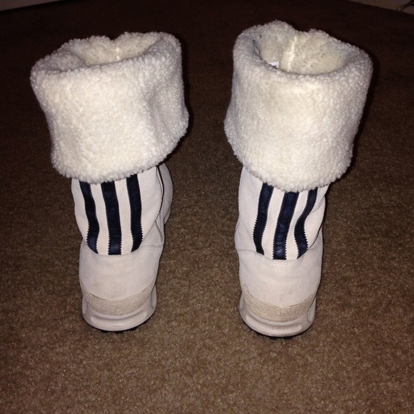 💥All Bundles 10% off!💥 Adidas snow boots