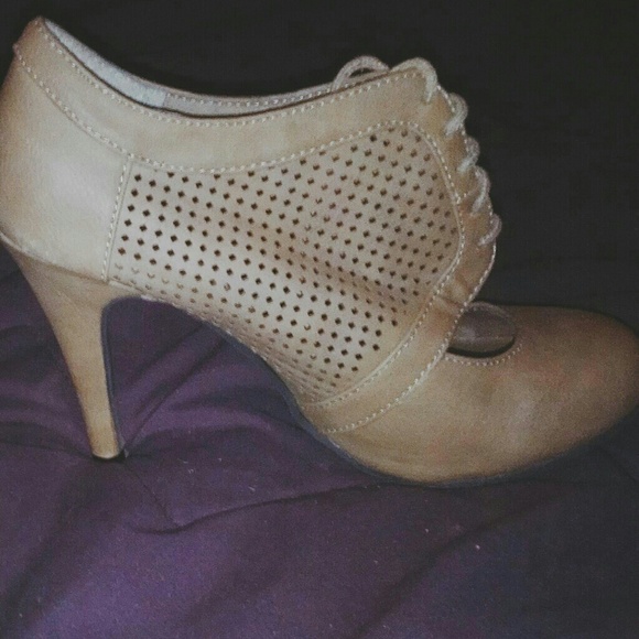 High Heels - Picture 2 of 2