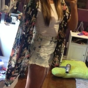 FLORAL KIMONO😻❤️ AVAILABLE!