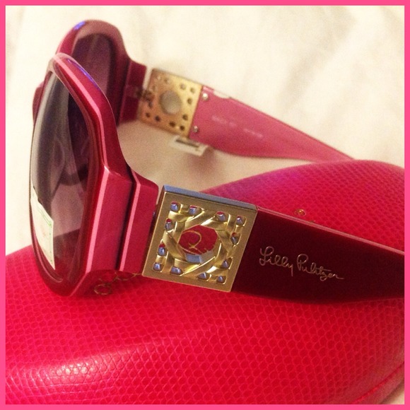 Lilly Pulitzer Accessories - 🎈🎈HOST PICK🎈🎈LILLY PULITZER Pink &Red Sunnies