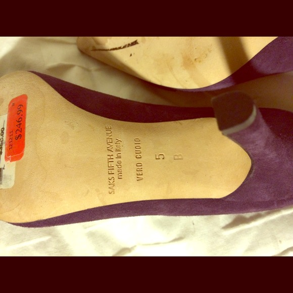 Saks Fifth Avenue eggplant/plum Suede Ribbon Pumps