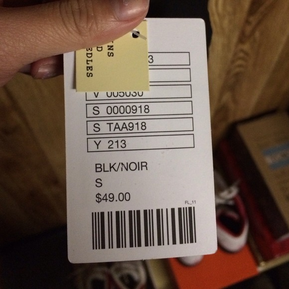 Black flowly crop top - Picture 2 of 2