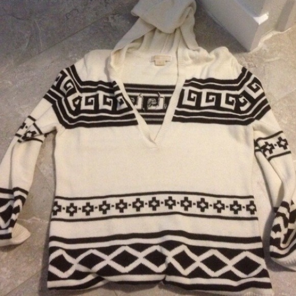 Michael Kors Sweaters - ❄️Aztec print warm and cozy MKORS large sweater❄️