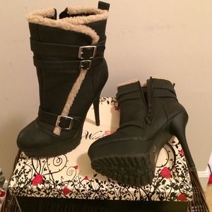 Platform boots wild rose black