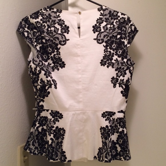 New with tags NY & Co lace print peplum top xs - Picture 2 of 4