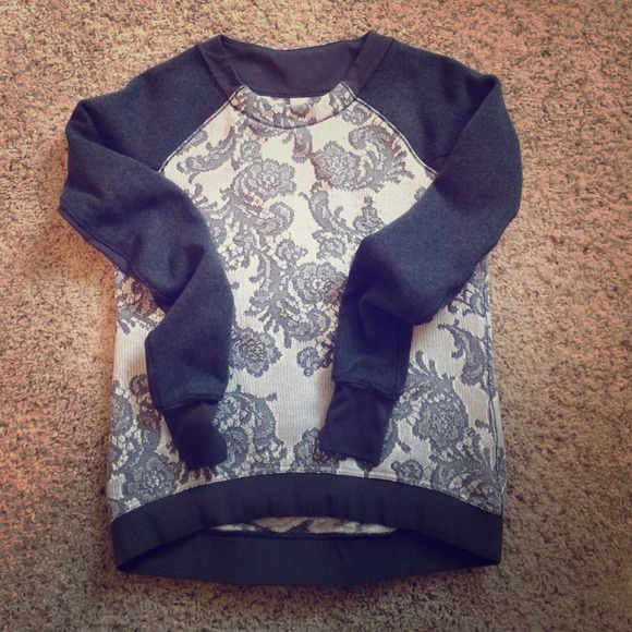 ** SOLD ** Lululemon Fleet Street Pullover