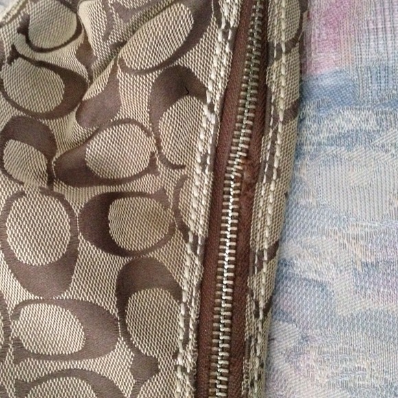 Like NEW Traditional brown Coach "C" hobo bag
